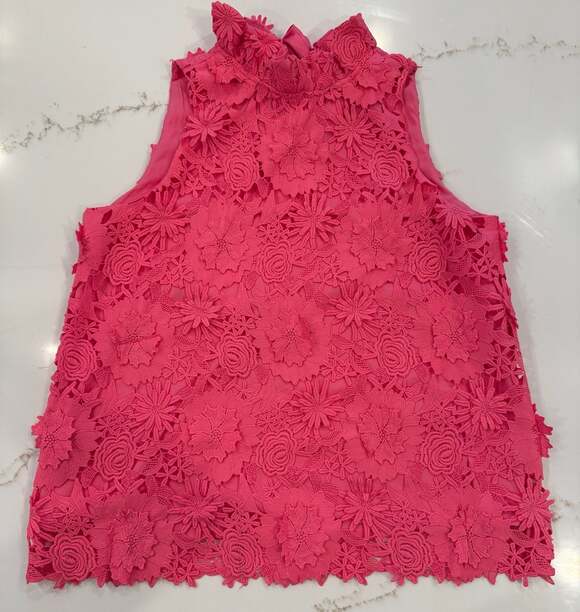 Tuckernuck Tops - Tuckernuck Hibiscus Guipure Lace Mason Top Size L